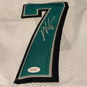 Authentic Reebok jersey signed by Michael Vick JSA-certified Philadelphia Eagles